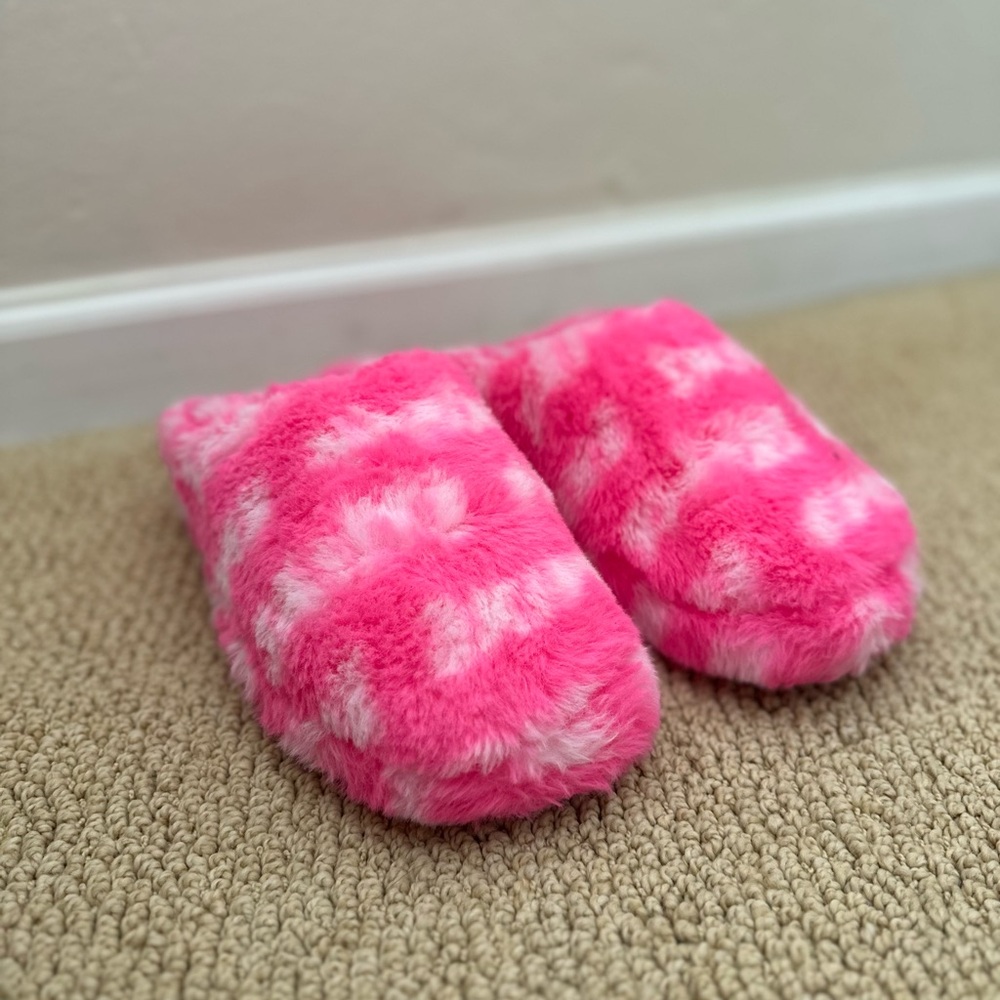 SKIMS Pink and White Fluffy Slippers